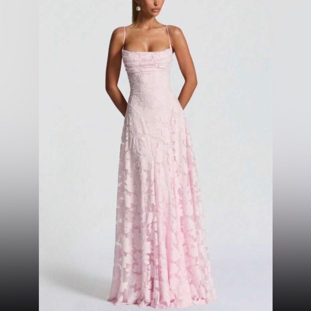 Elegant Spaghetti-Strap Pink Lace Evening Dress